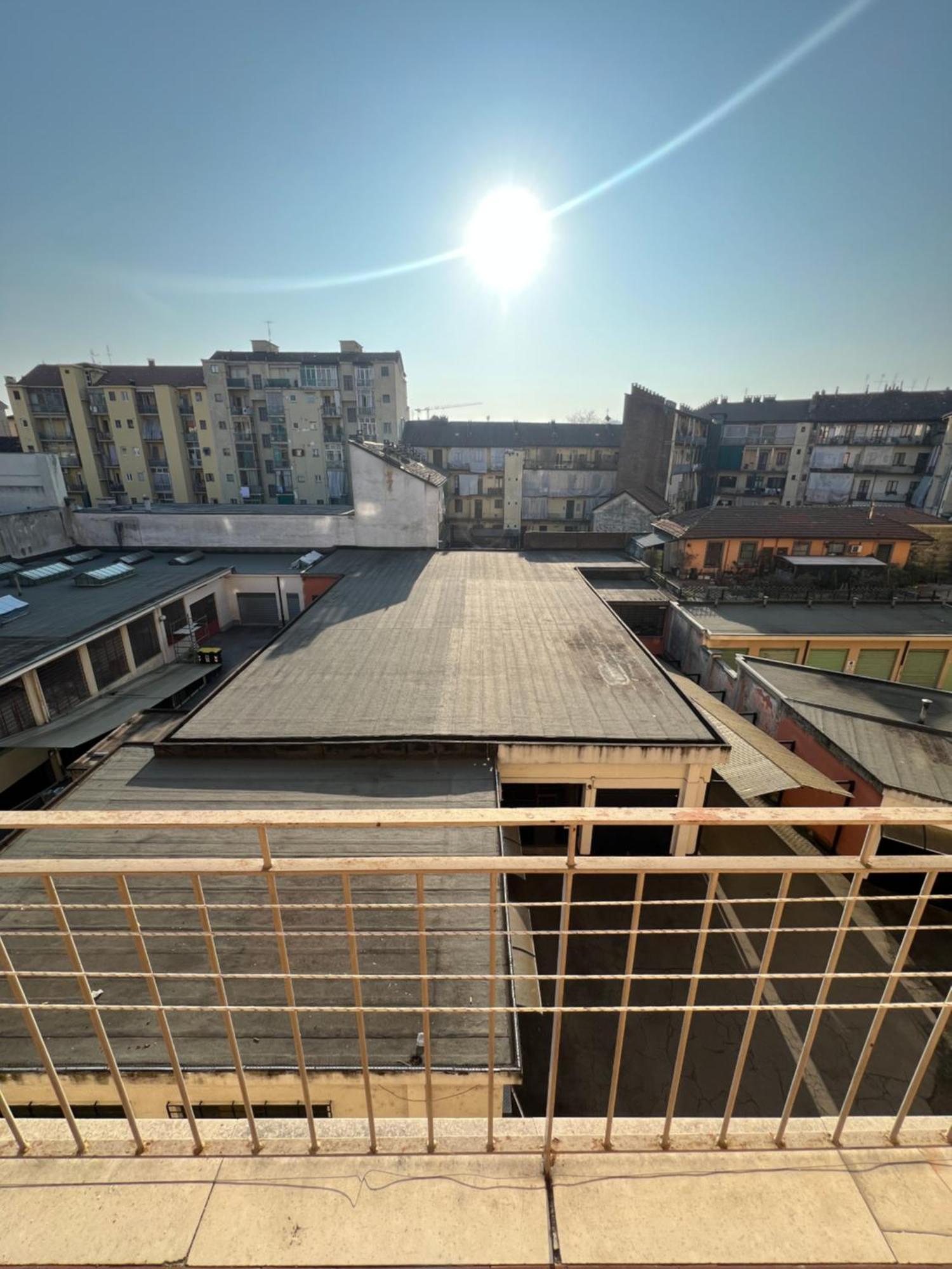 Room With Private Balcony On The Dora River Turin Exterior foto