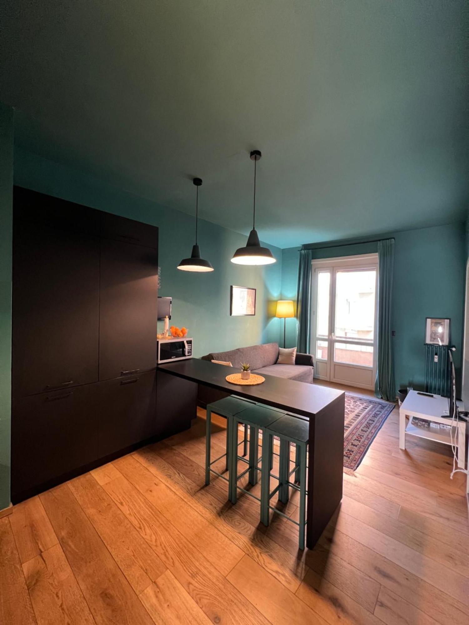 Room With Private Balcony On The Dora River Turin Exterior foto